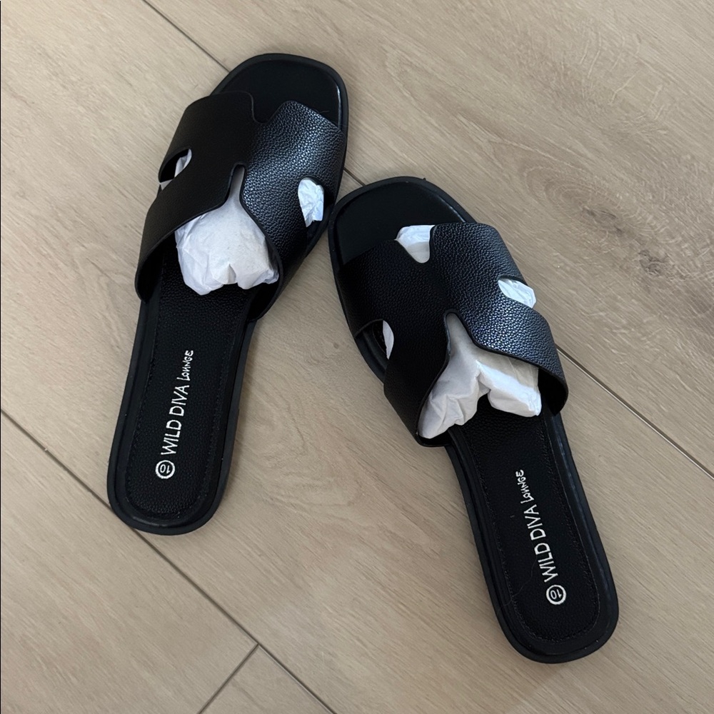 Wild Diva Black Textured Slides